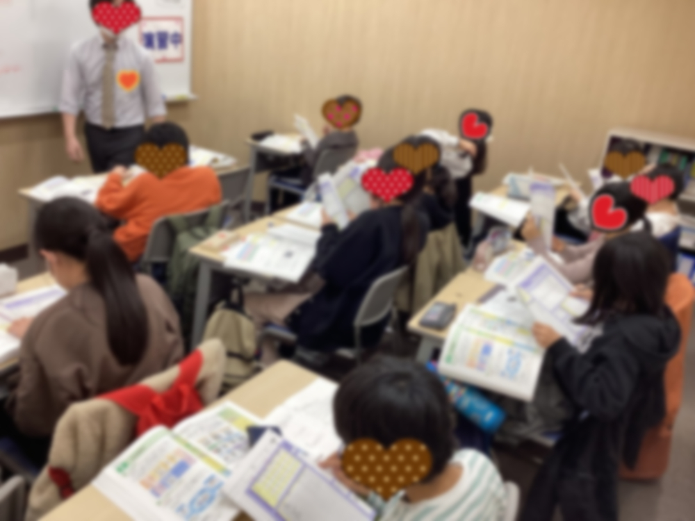 【12/03㈫小５学判返却の様子】