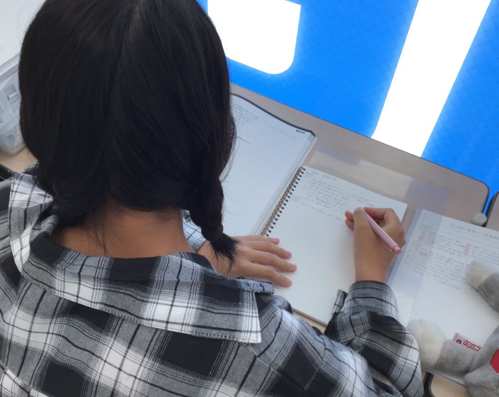 朝から自習に取り組む中3受験生！