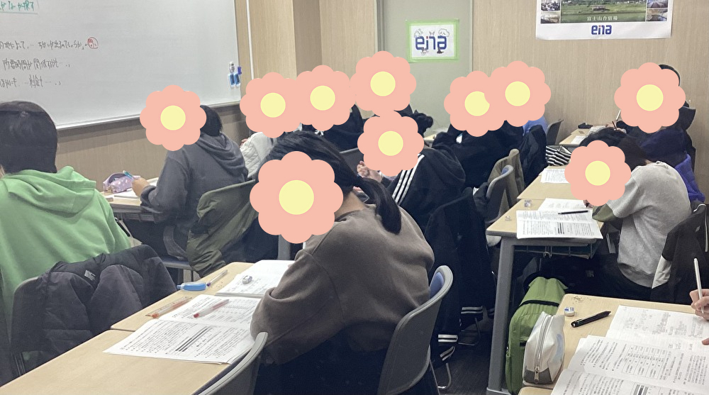 【12/05㈮　師も走る月】