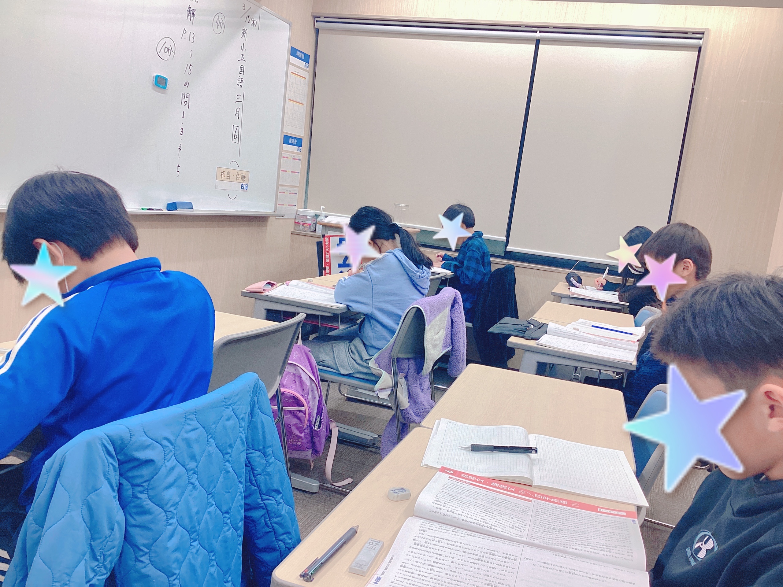 光射す、青い空。