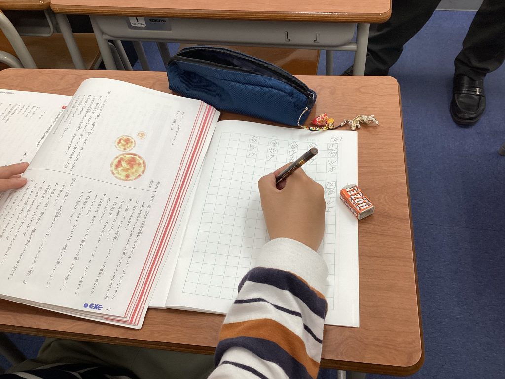 同じ大きさでマス目におさまるように