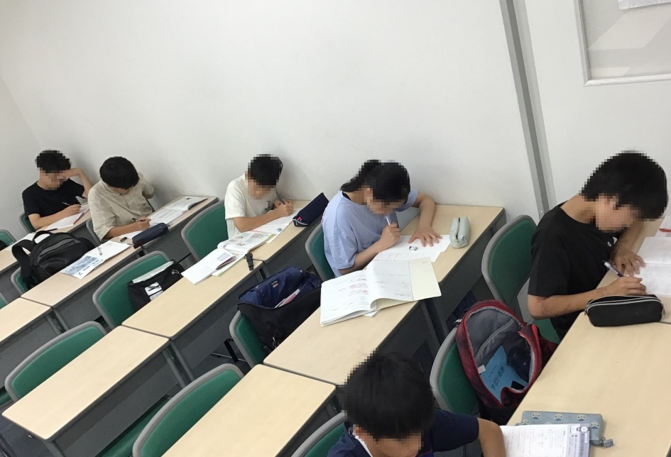 日曜開校で、定期試験に向けた学習を進めました