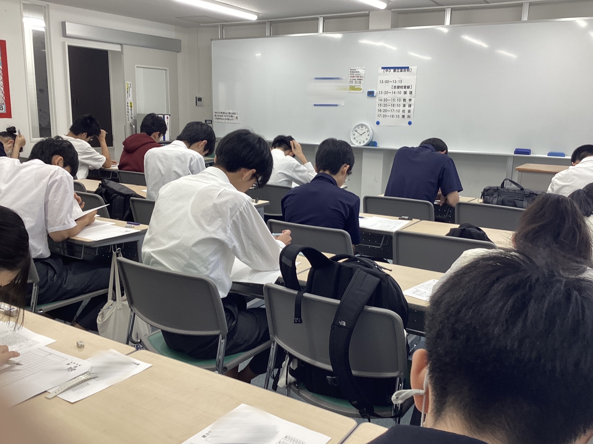 【ena板橋】制服着用で本番さながら！ 「都立高合判」に挑む中３生