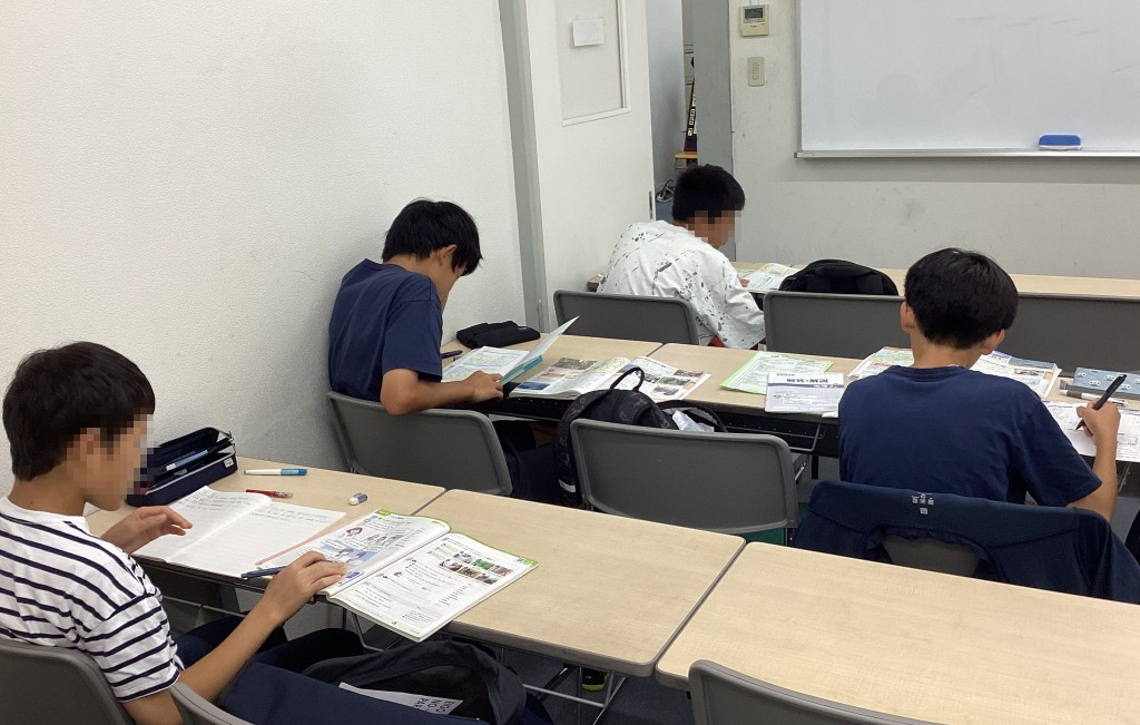 定期試験前の土日。今やるべきことを一人ひとり進めています